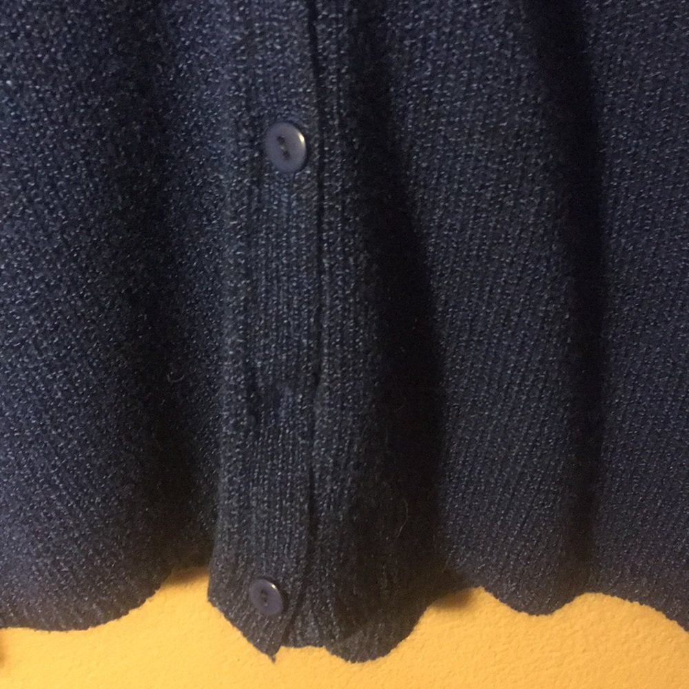 GUC Passports Cardigan - Picture 3 of 6